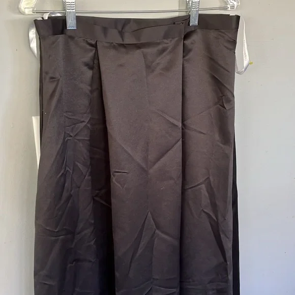 Christina Wu Black Overskirt - Picture 3 of 8